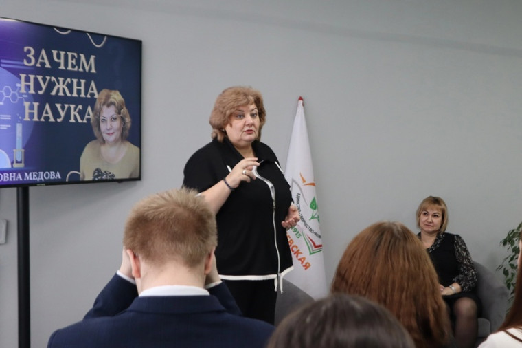 Ю.В. Медова встретилась со школьниками в День российской науки.